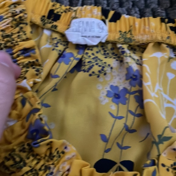 Cute yellow shirt - Picture 2 of 2